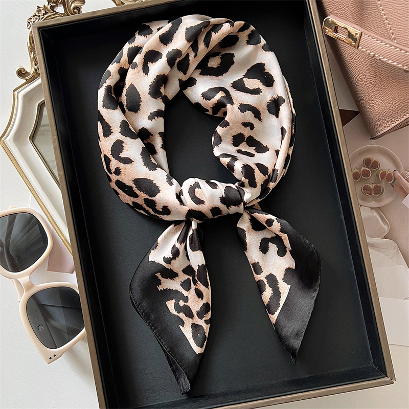 70 cm Platz Luxus Leopard Prin – Scarf Silk Square Bewertung und Preis